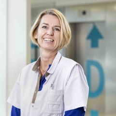 Dr Susanne Knape