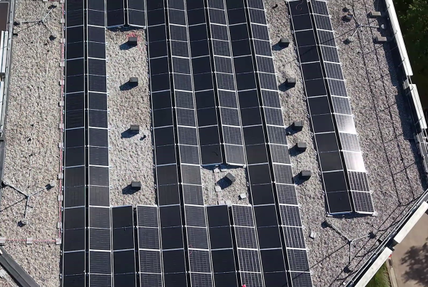 Zonnepanelen op bijna heel het dak van AZ Sint-Maria